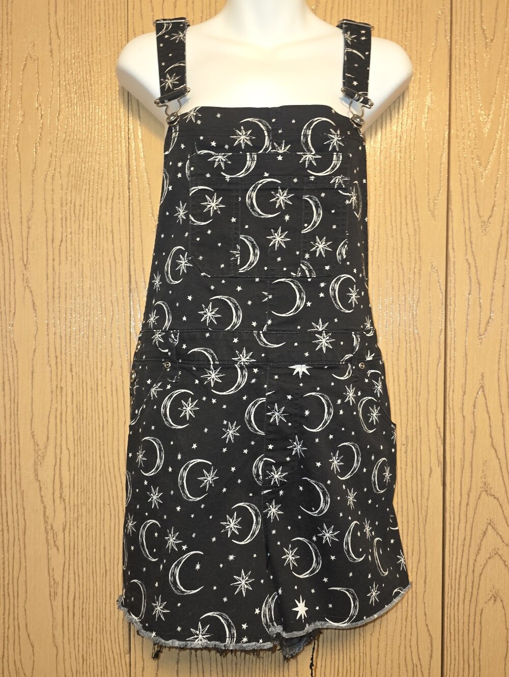 Hot Topic XL Black Moon & Star Overall Shorts - Picture 2 of 5